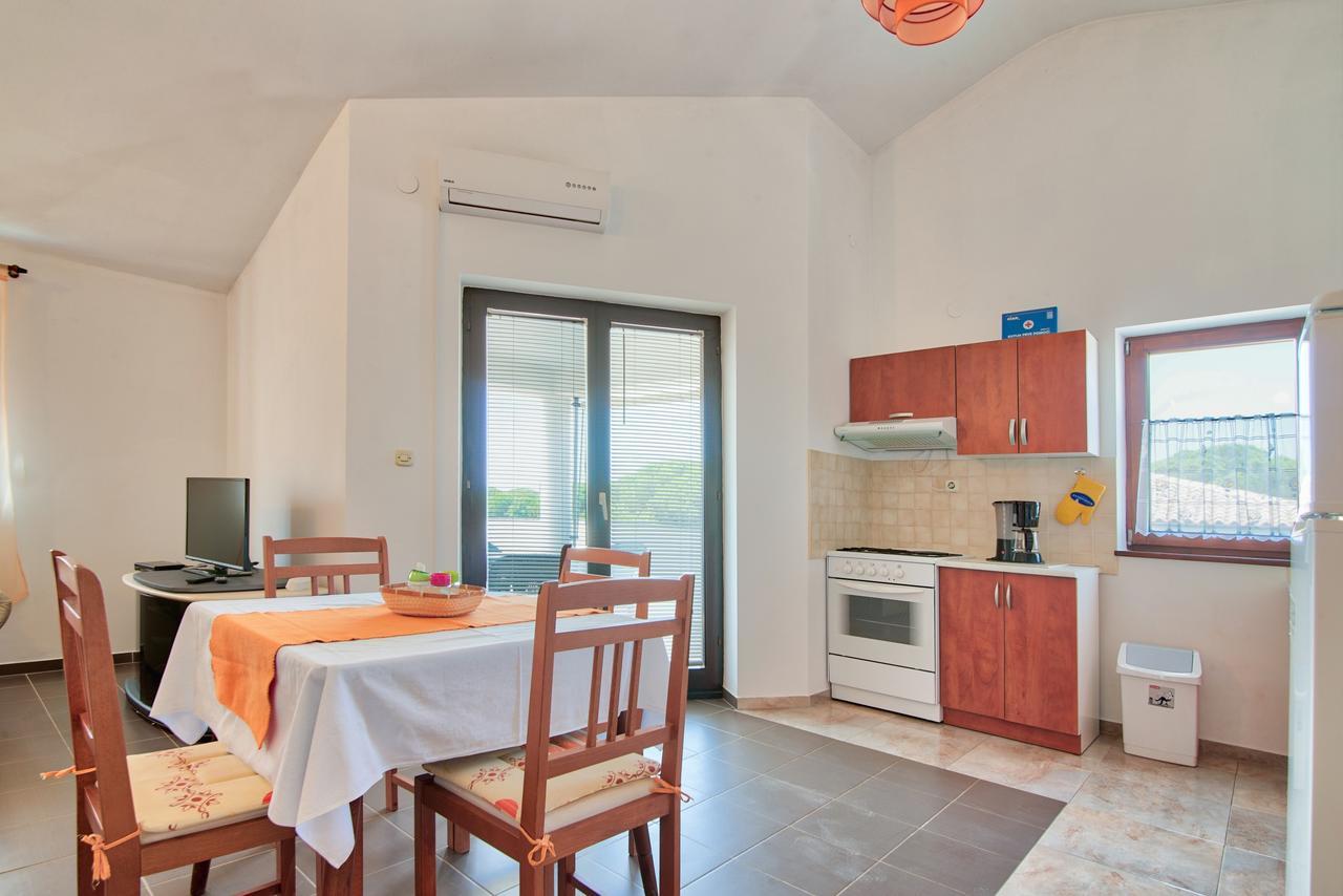 Apartment Maja Štinjan Eksteriør bilde
